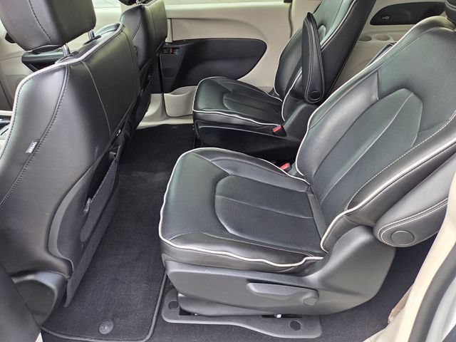 Used 2023 Chrysler Pacifica Limited FWD image 12