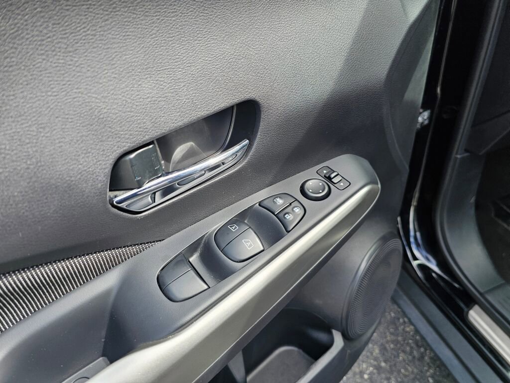 Used 2020 Nissan Kicks SV w/ Exterior Package FWD image 26