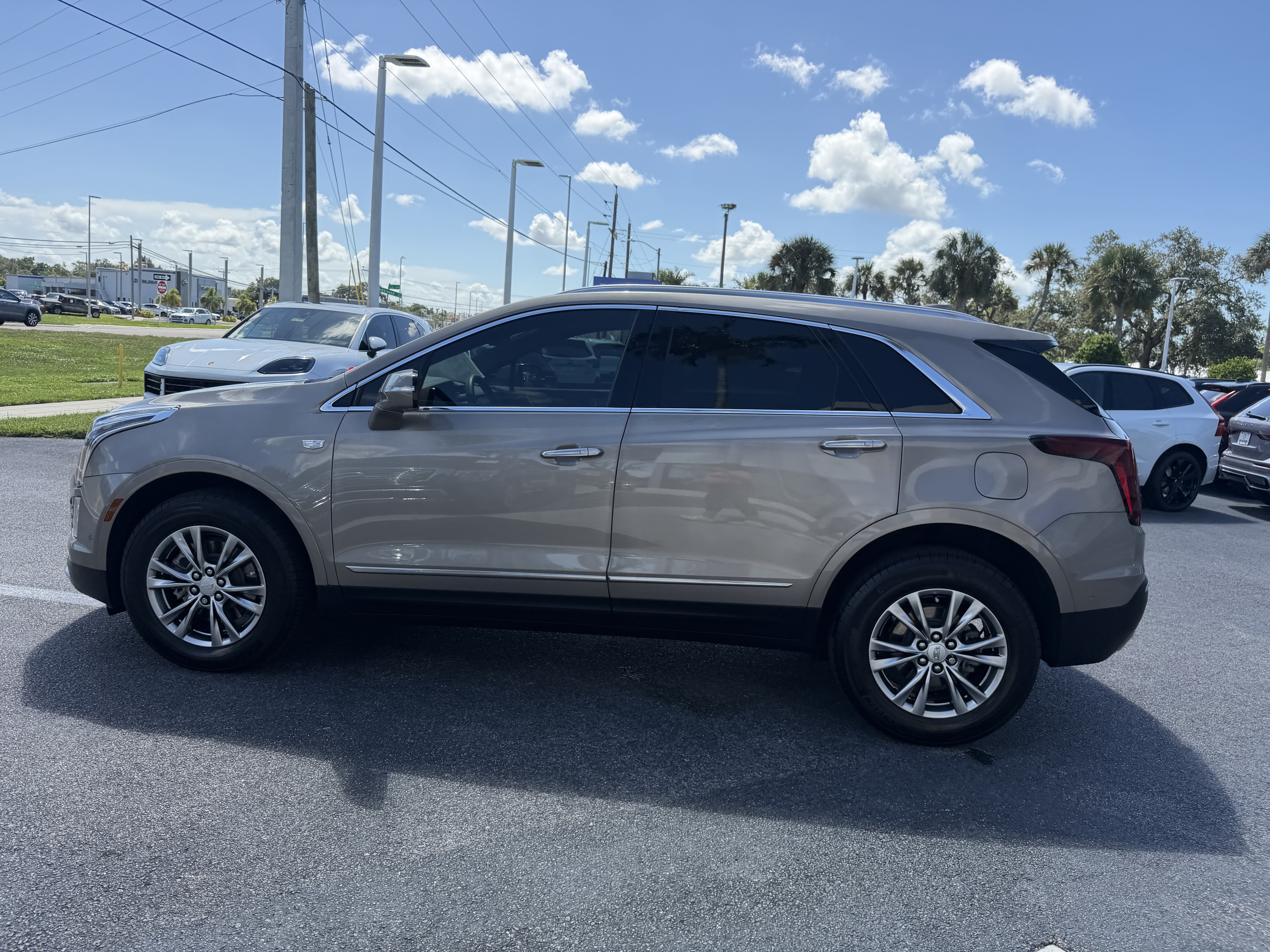 Used 2022 Cadillac XT5 Premium Luxury w/ Technology Package FWD image 6