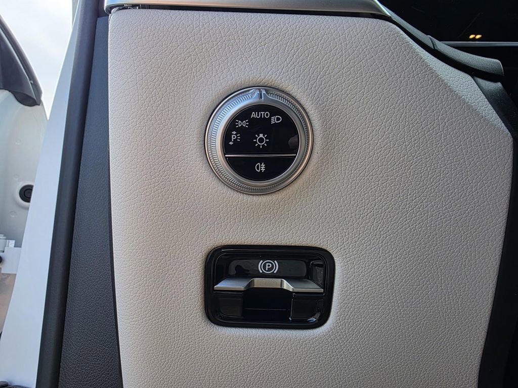 New 2026 Mercedes-Benz GLC 300 image 13