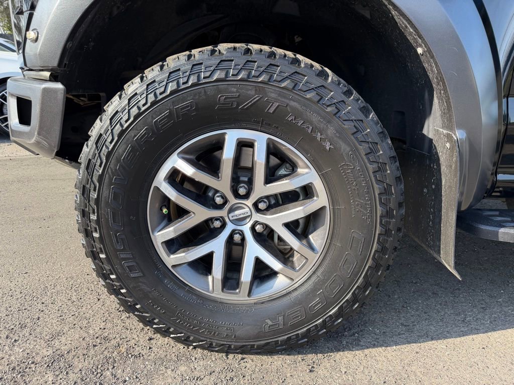 Used 2017 Ford F150 Raptor w/ Equipment Group 802A Luxury image 8