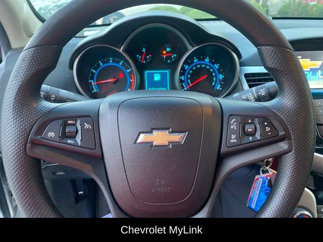 Used 2015 Chevrolet Cruze LT w/ Technology Package FWD image 9