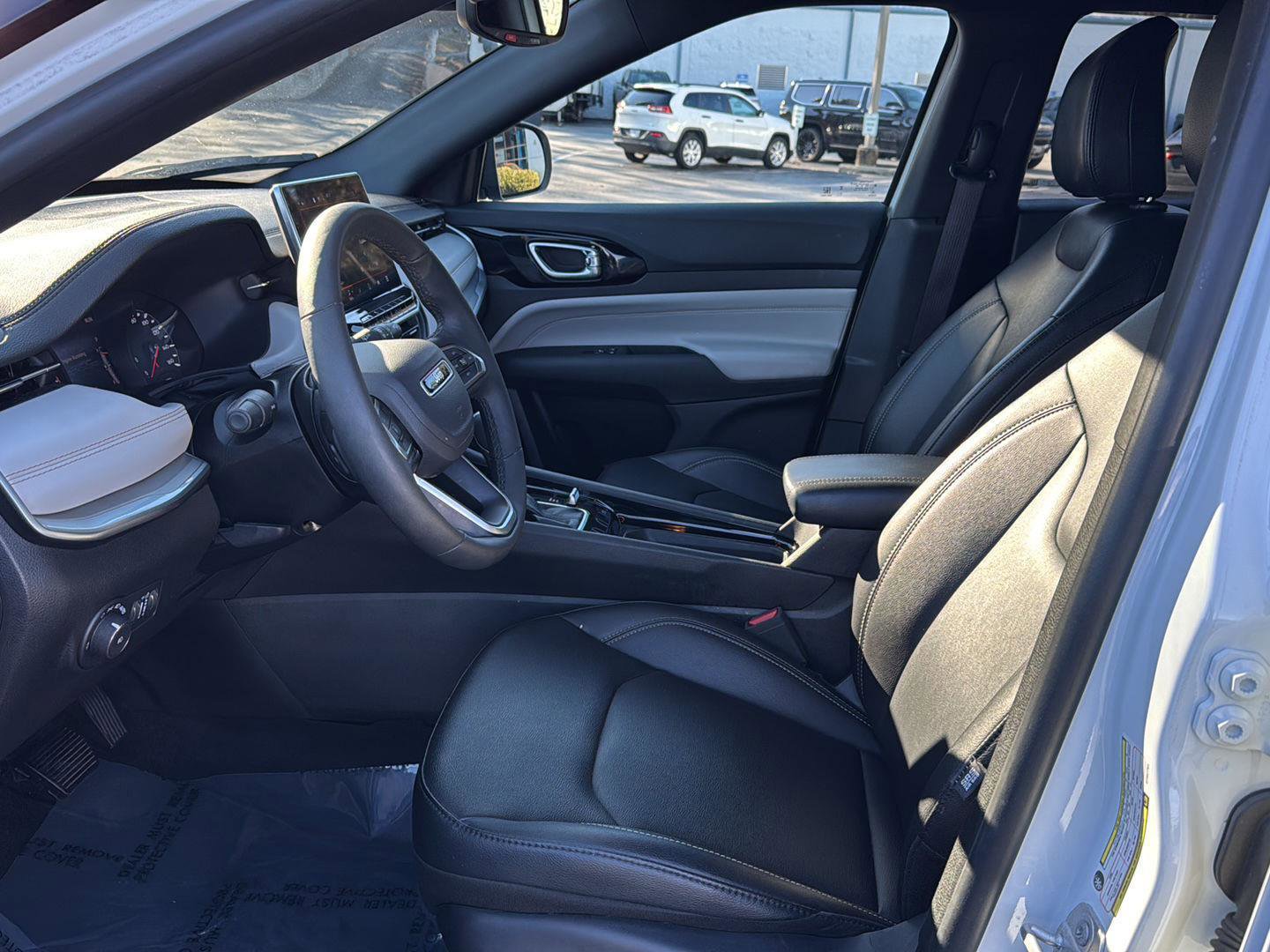 Used 2025 Jeep Compass Limited image 8