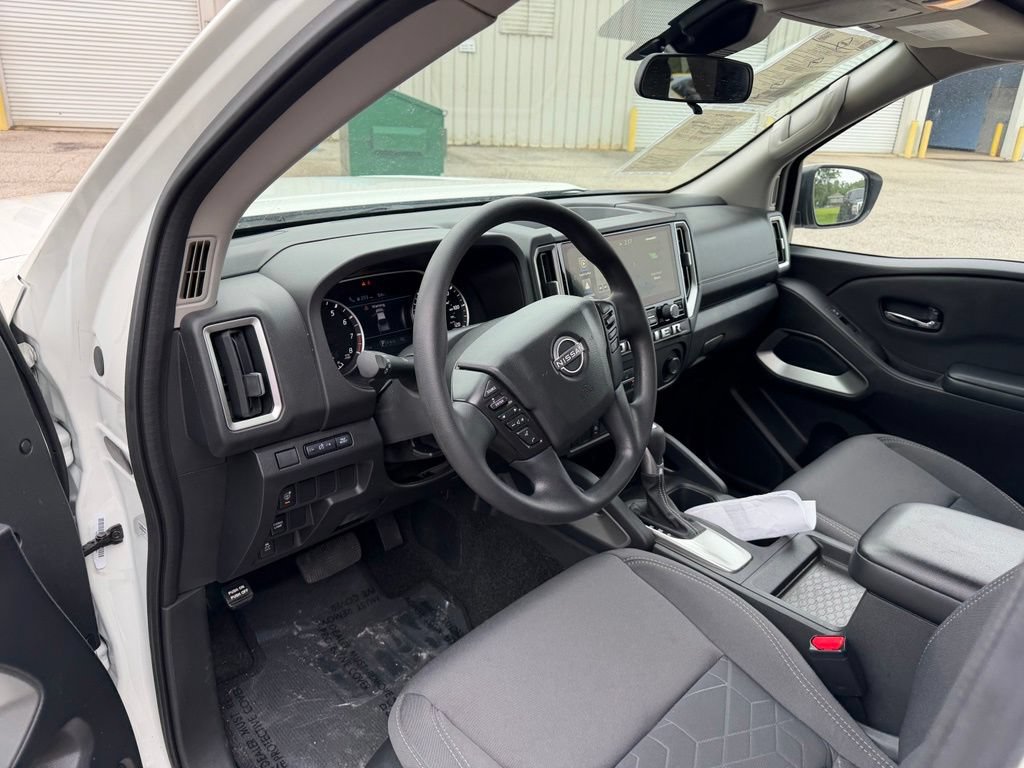 Used 2025 Nissan Frontier SV RWD image 9