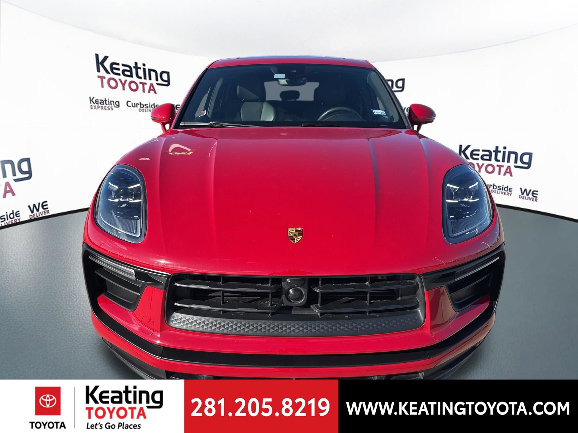 Used 2023 Porsche Macan Turbo image 2