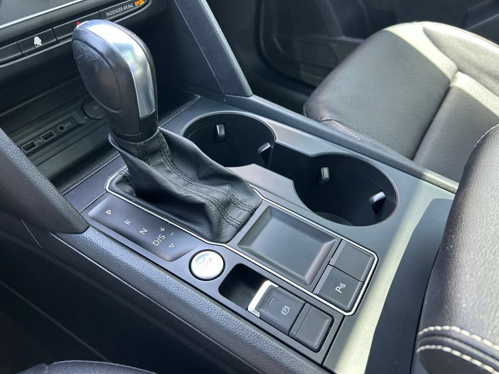 Used 2020 Volkswagen Atlas Cross Sport SE w/ Panoramic Sunroof Package FWD image 37