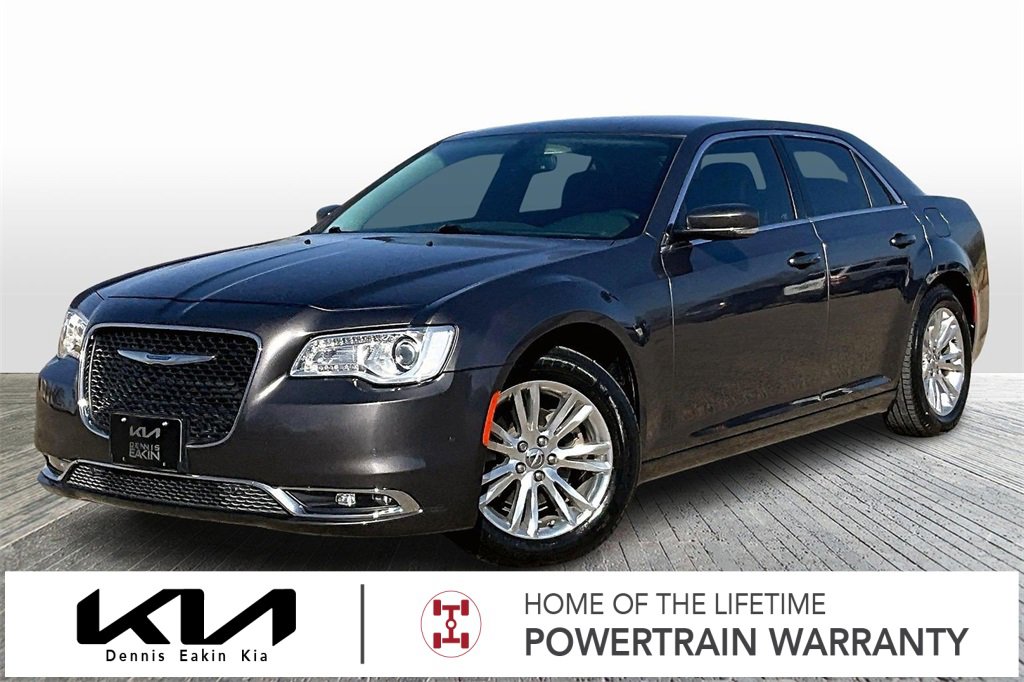 Used 2021 Chrysler 300 Touring L image 1