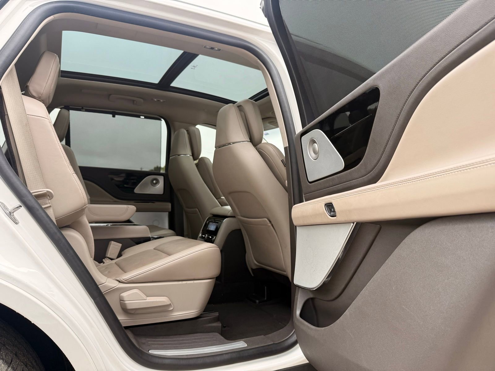 Used 2021 Lincoln Aviator Reserve w/ Equipment Group 210A image 27