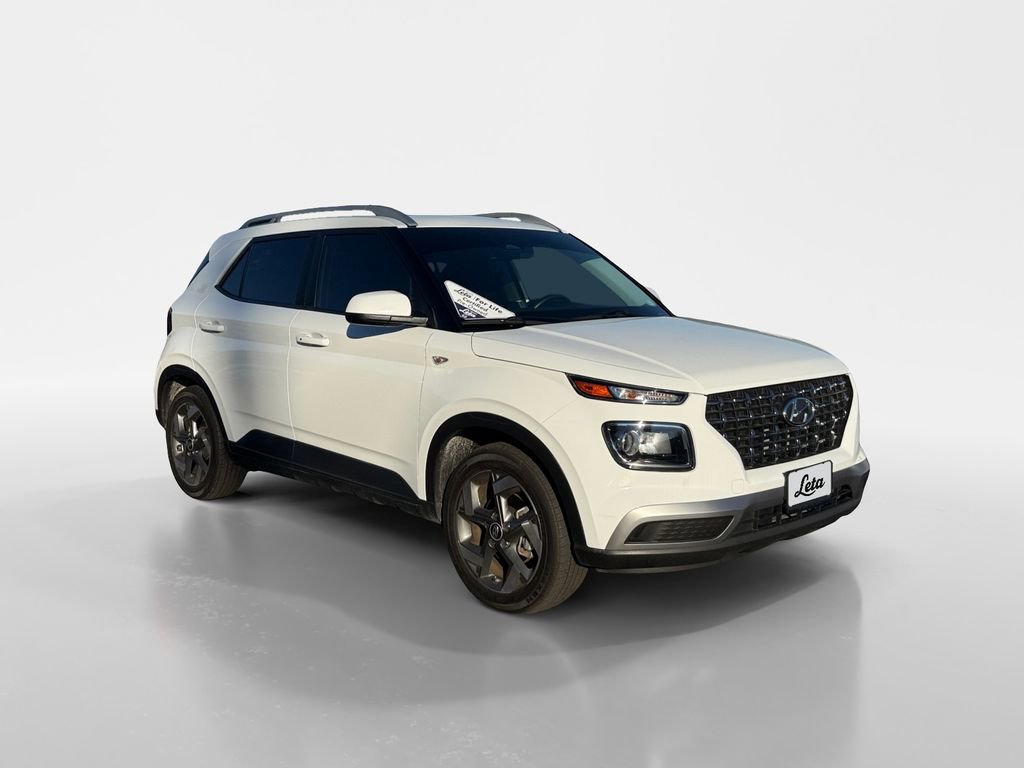 Used 2024 Hyundai Venue SEL FWD image 2