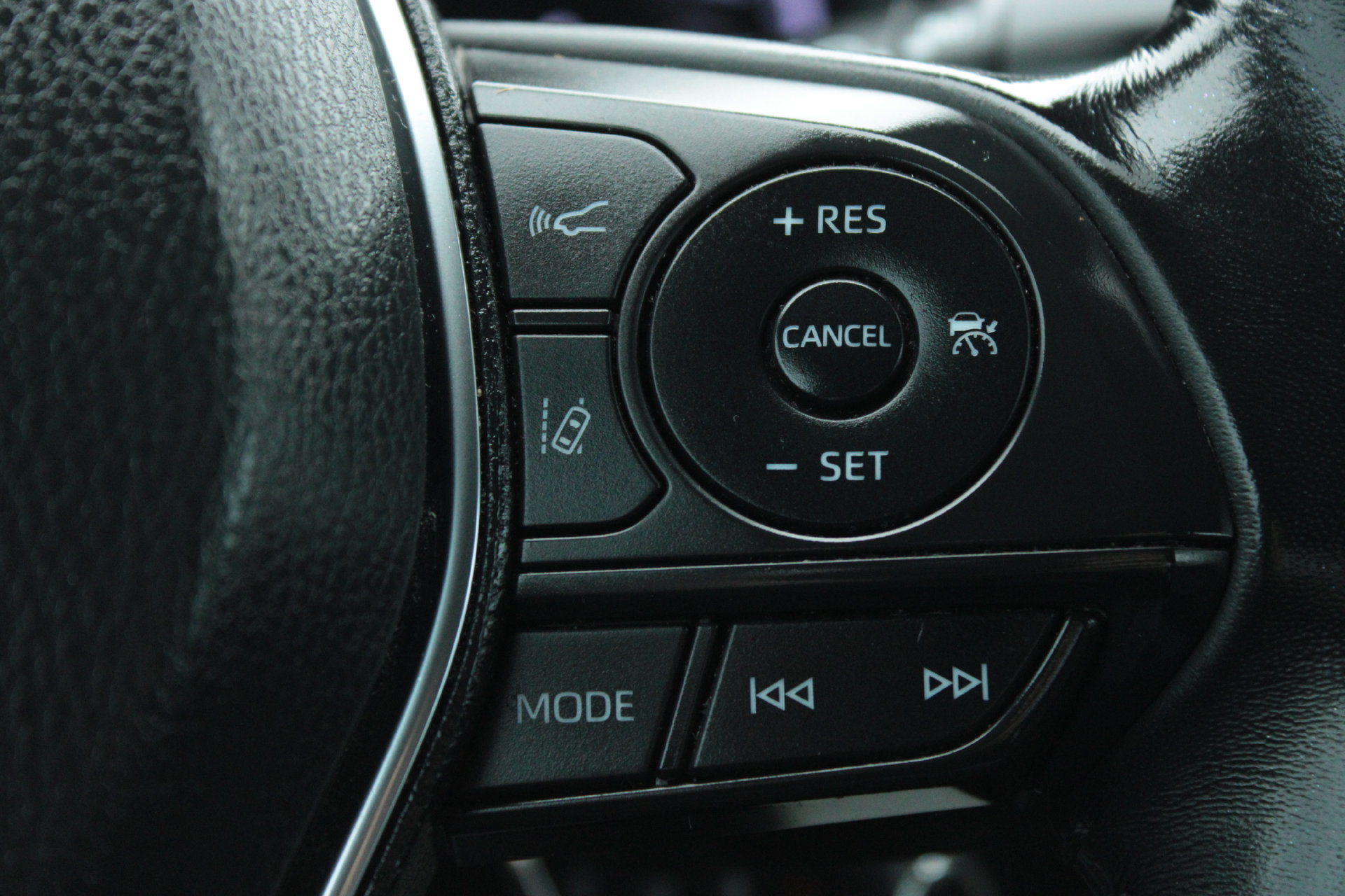 Used 2020 Toyota Camry SE FWD image 28