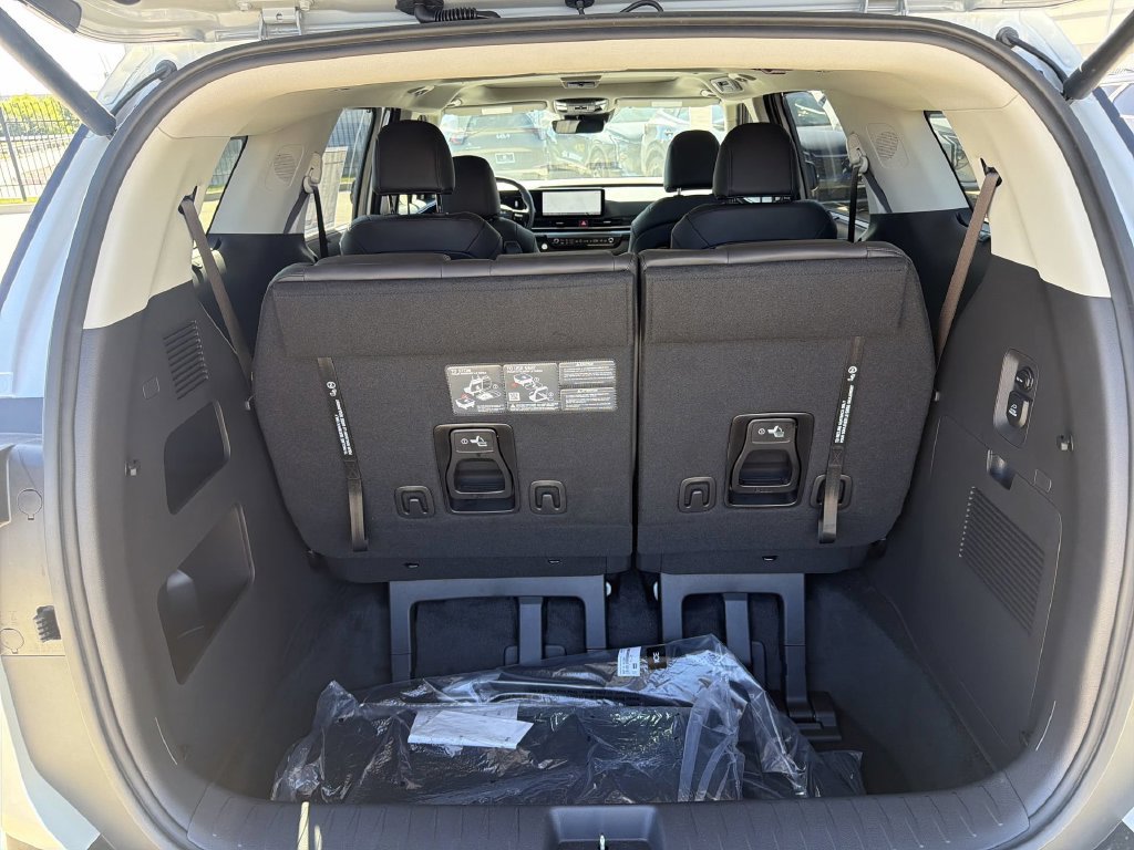 New 2027 Kia Carnival SX w/ Dark Edition Package FWD image 23
