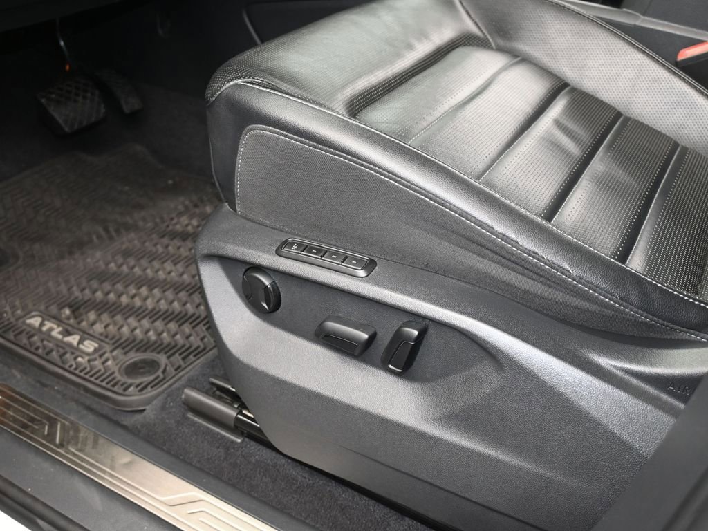Used 2018 Volkswagen Atlas SEL Premium image 13