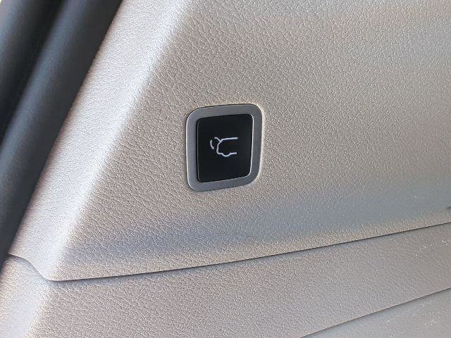 Certified 2024 Chrysler Pacifica Limited FWD image 37