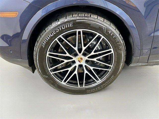 Used 2024 Porsche Cayenne w/ Sport Chrono Package image 18