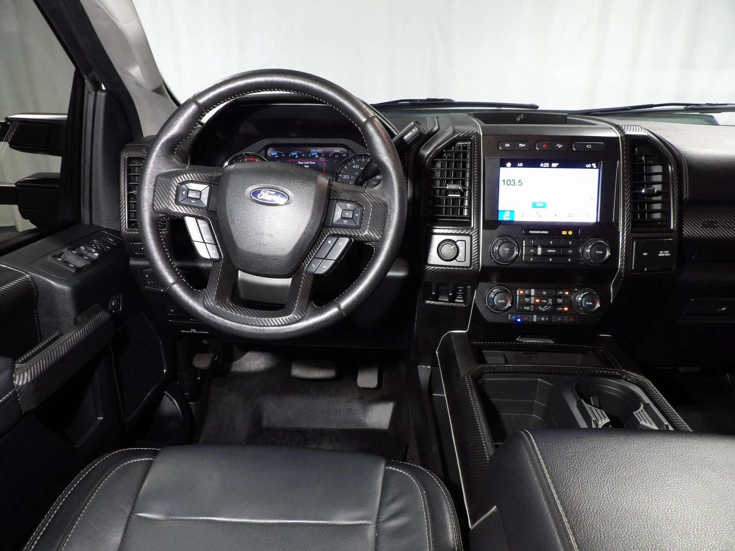 Used 2019 Ford F250 Lariat w/ Lariat Ultimate Package AWD/4WD image 26