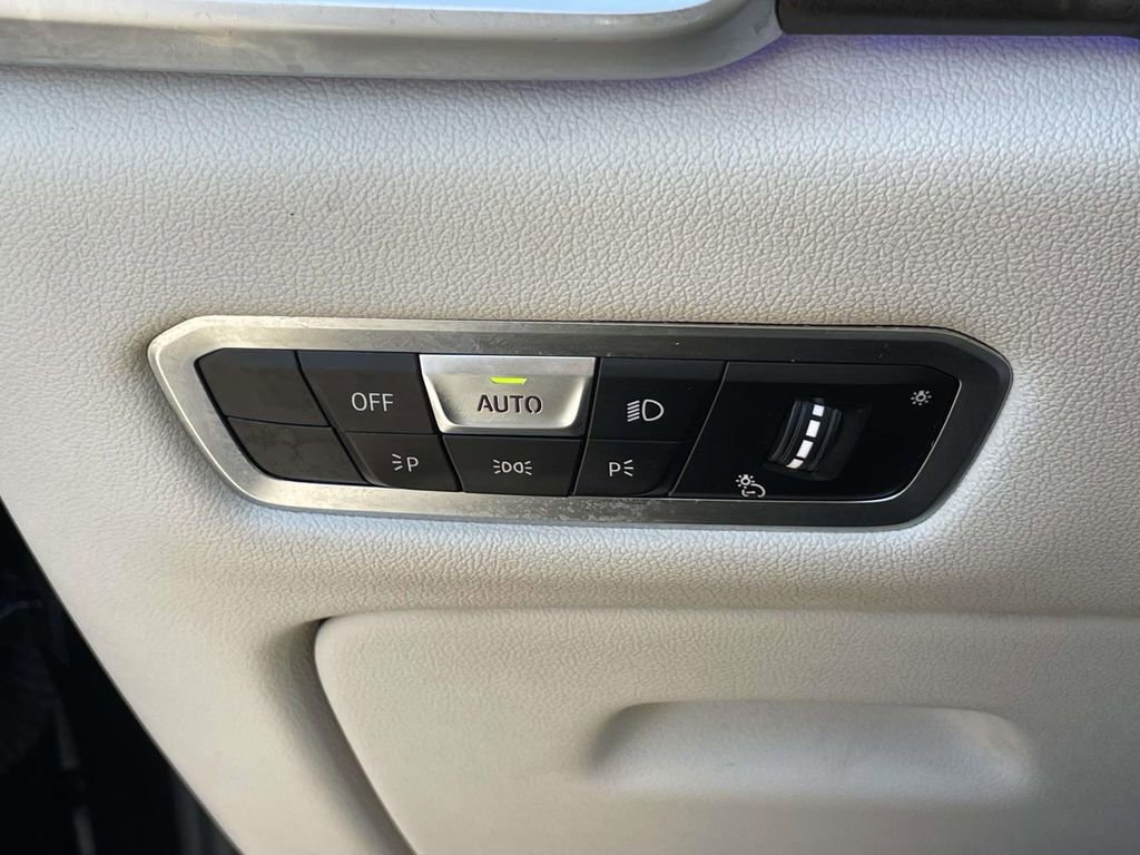 Used 2022 BMW X5 xDrive40i w/ M Sport Package AWD/4WD image 19