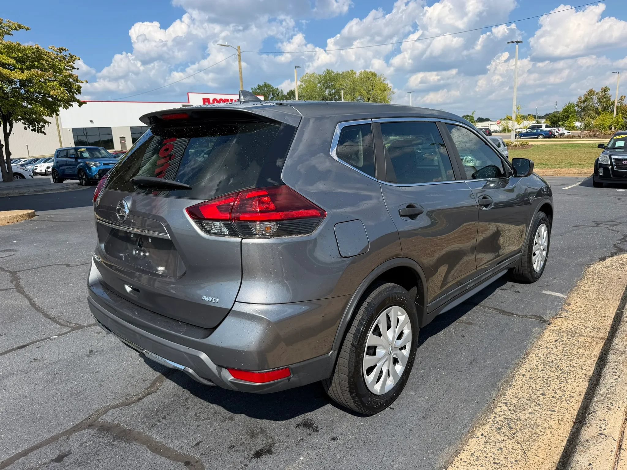 Used 2020 Nissan Rogue S AWD/4WD image 7