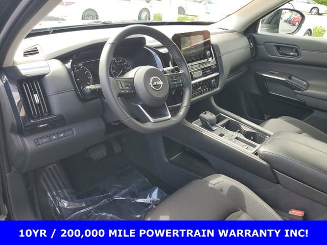 Used 2025 Nissan Pathfinder SV image 8