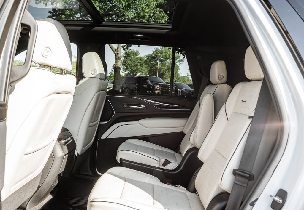 Used 2022 Cadillac Escalade Sport w/ Touring Package AWD/4WD image 27