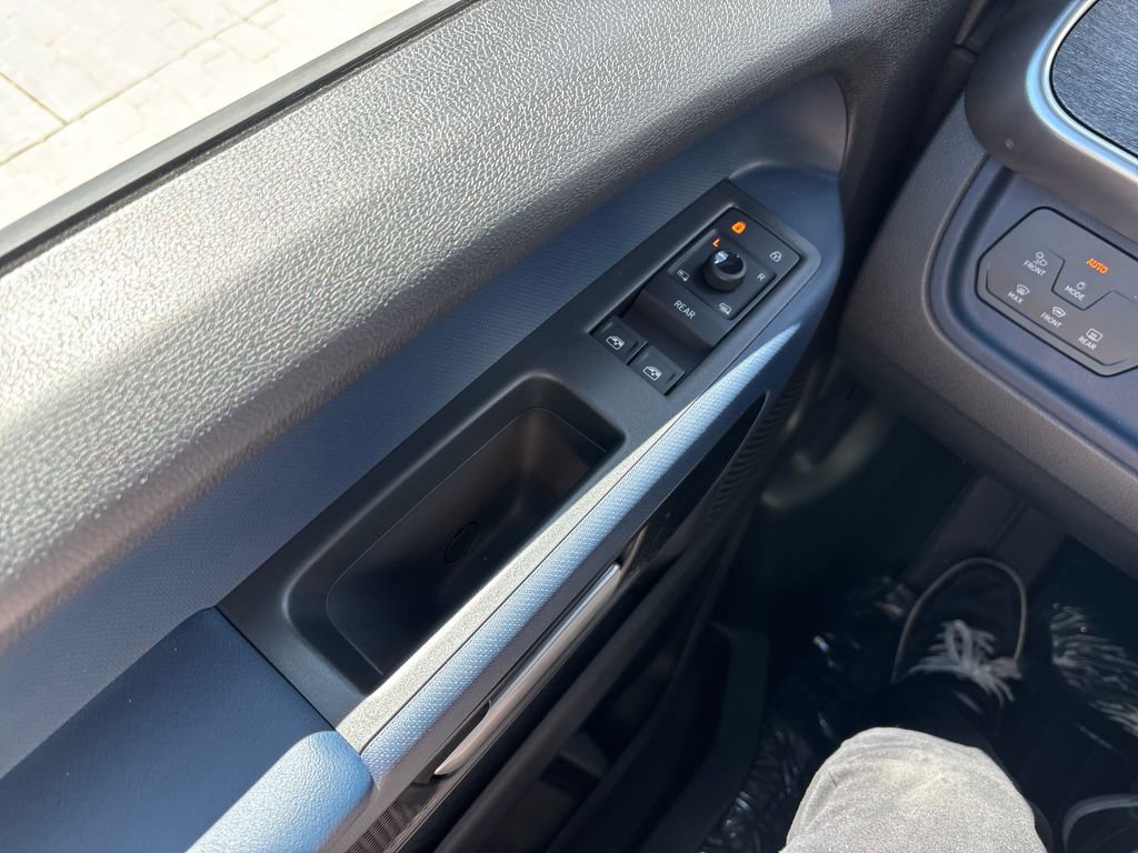 New 2025 Volkswagen ID. Buzz Pro S Plus AWD/4WD image 10