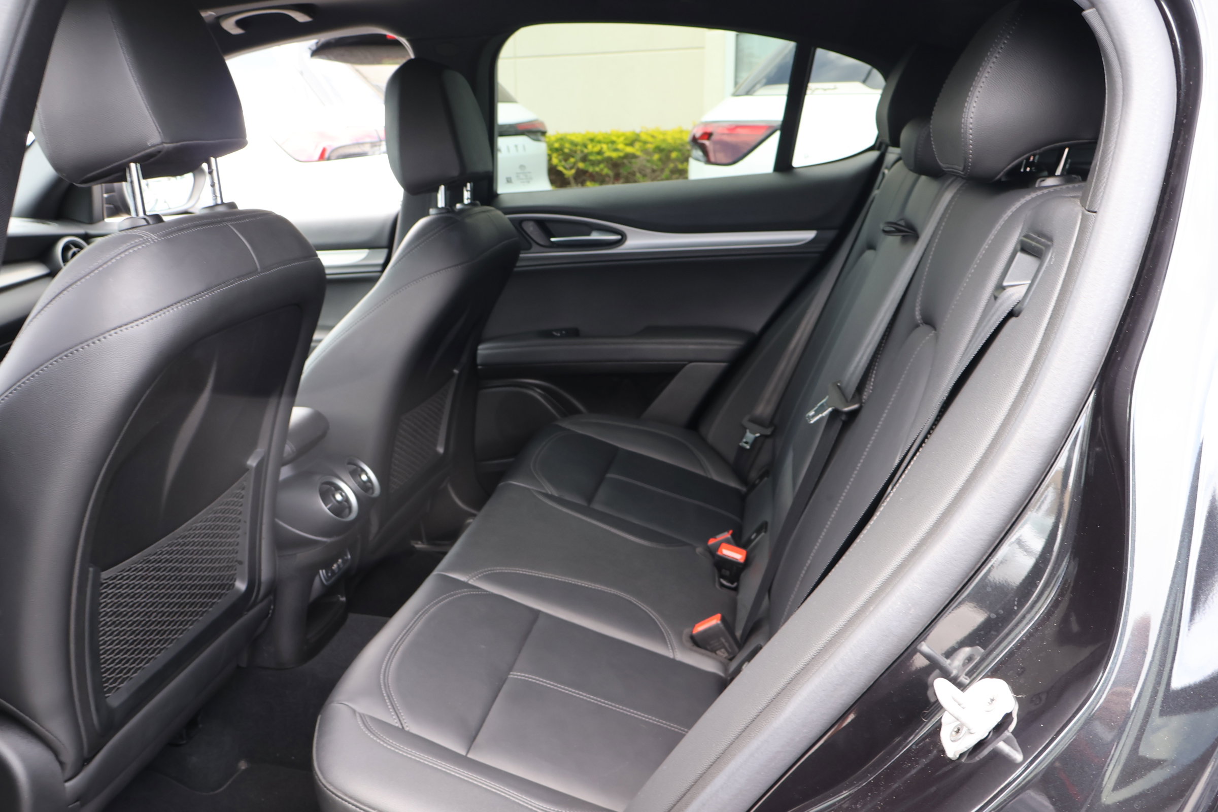 Used 2024 Alfa Romeo Stelvio Ti AWD/4WD image 17