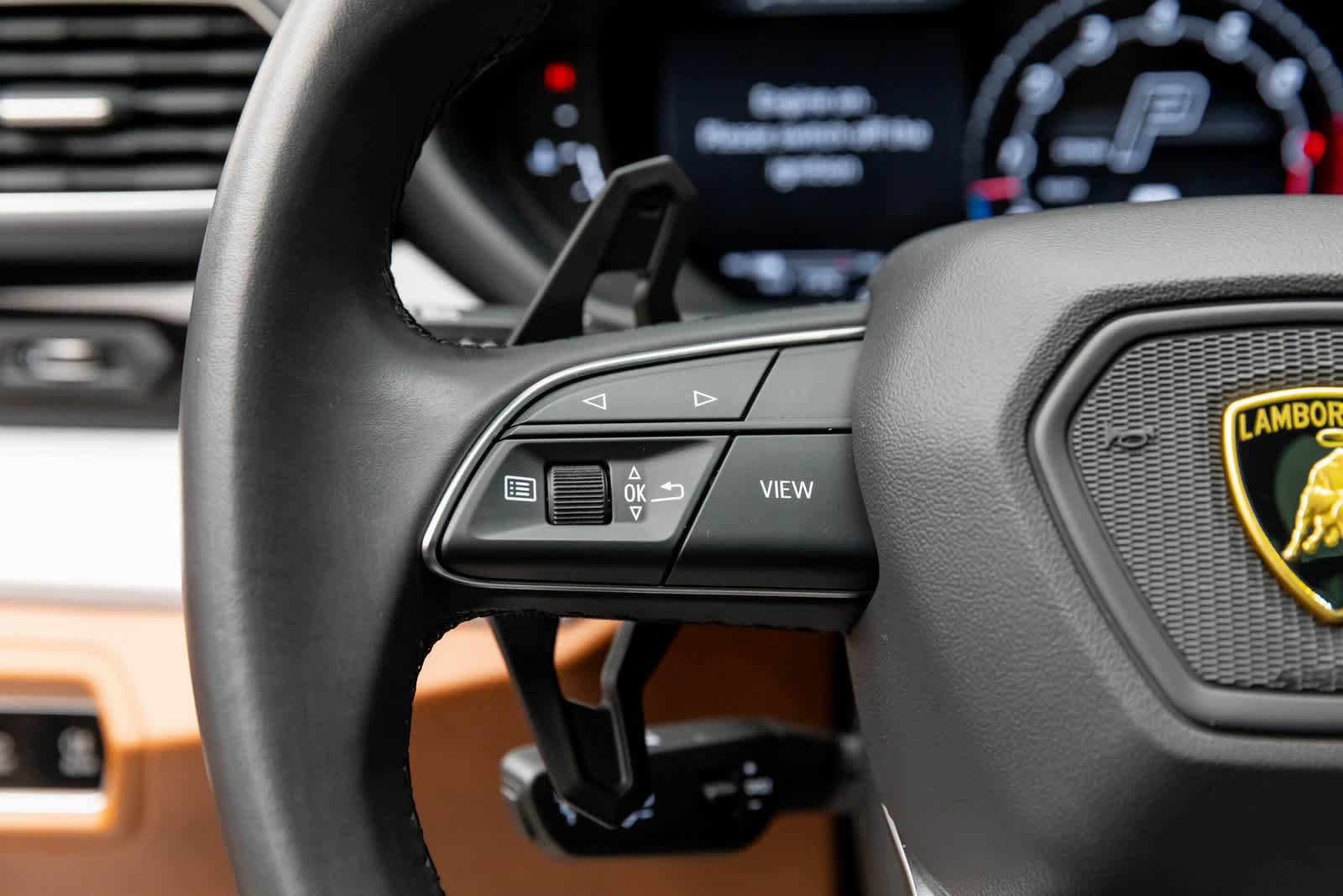 Used 2022 Lamborghini Urus AWD/4WD image 35