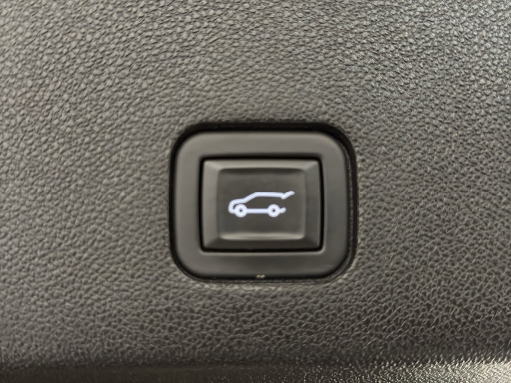 Used 2024 Cadillac XT6 Sport w/ Technology Package AWD/4WD image 23