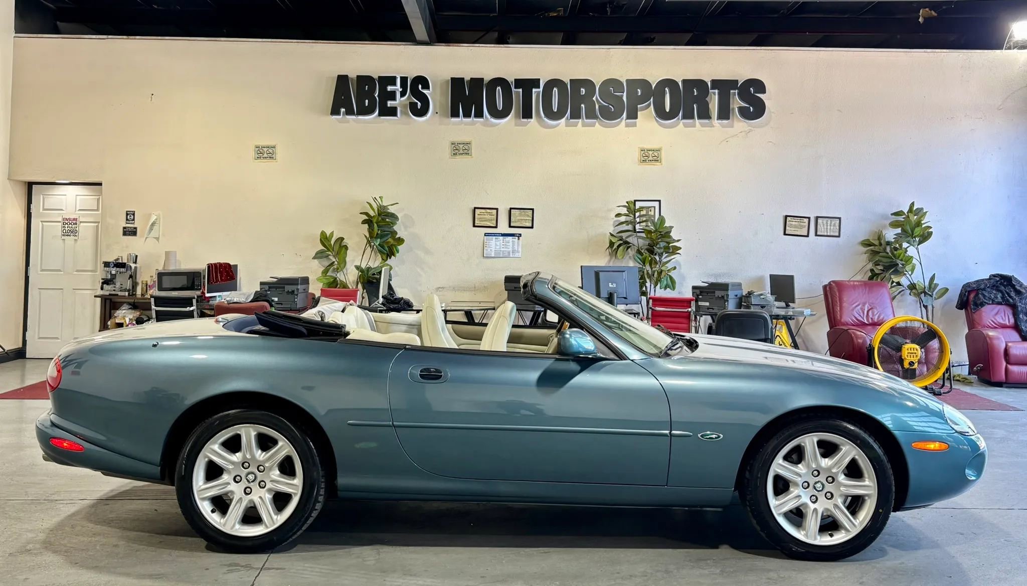 Used 2000 Jaguar XK8 Convertible RWD image 12