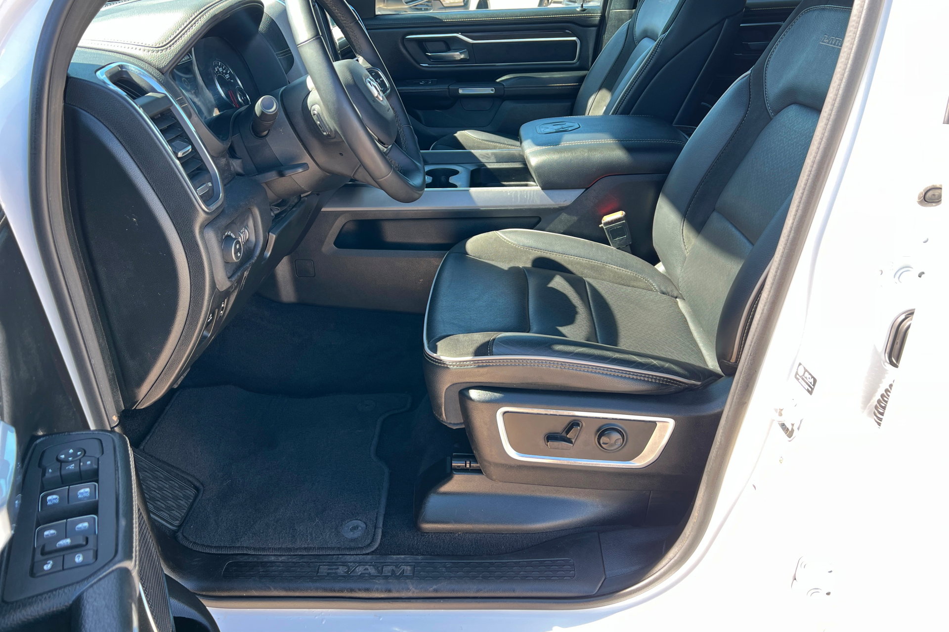 Used 2025 RAM 1500 Laramie image 17