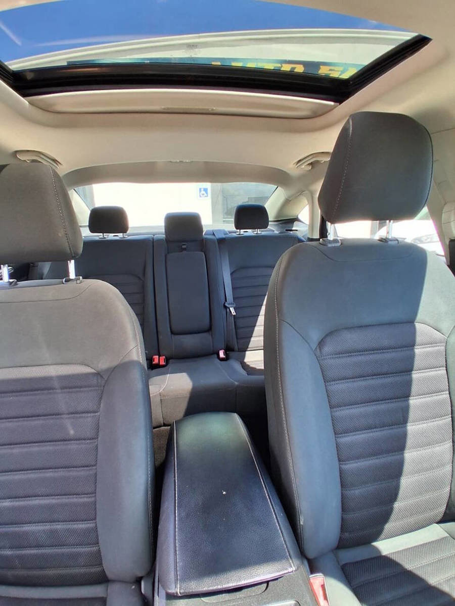 Used 2020 Ford Fusion SE FWD image 11