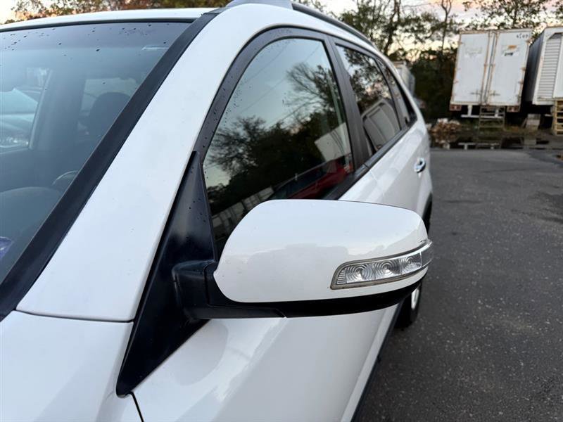 Used 2014 Kia Sorento LX image 31