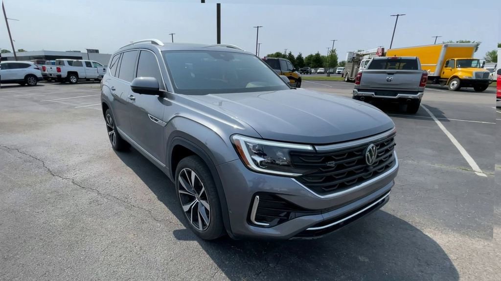 Used 2024 Volkswagen Atlas SEL Premium R-Line image 4