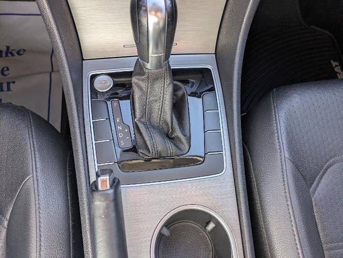 Used 2014 Volkswagen Passat TDI SE FWD image 18