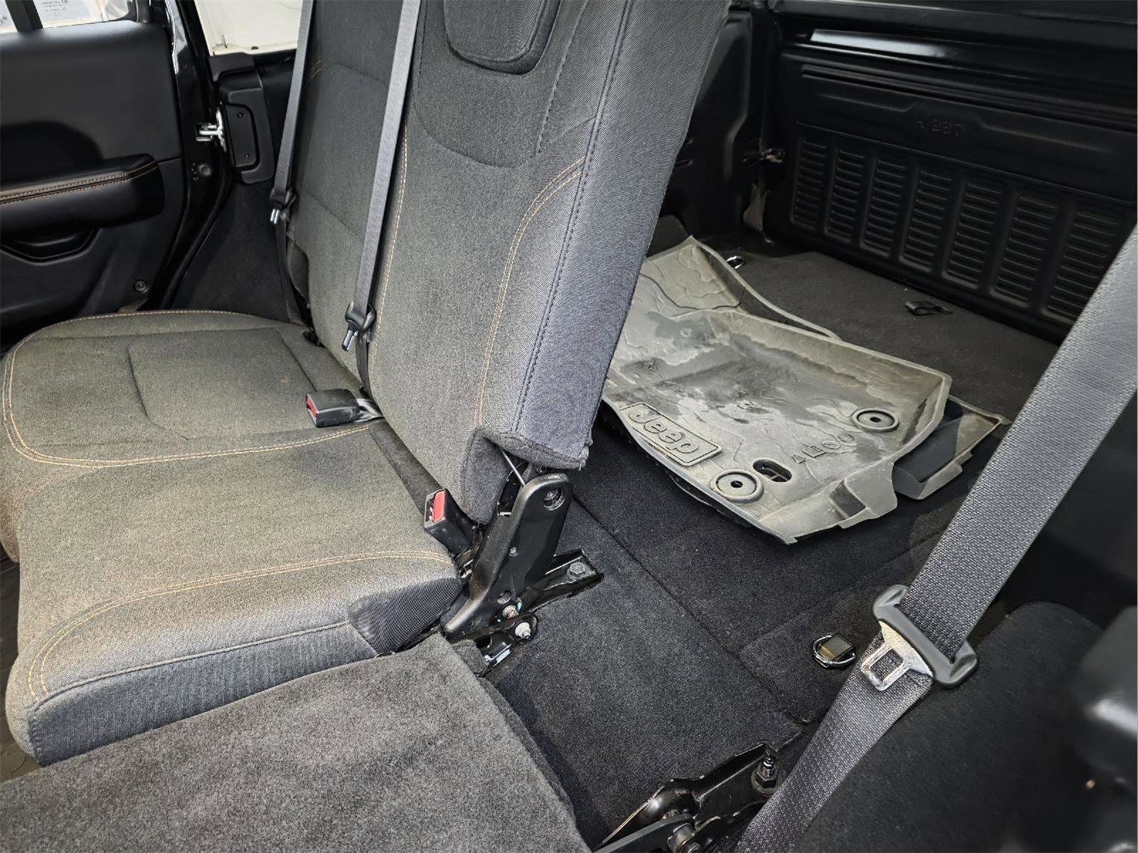 Used 2024 Jeep Wrangler Sahara w/ Safety Group image 34