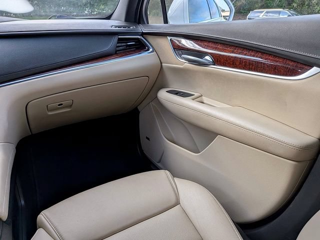 Used 2018 Cadillac XT5 Luxury w/ Driver Awareness Package FWD image 17