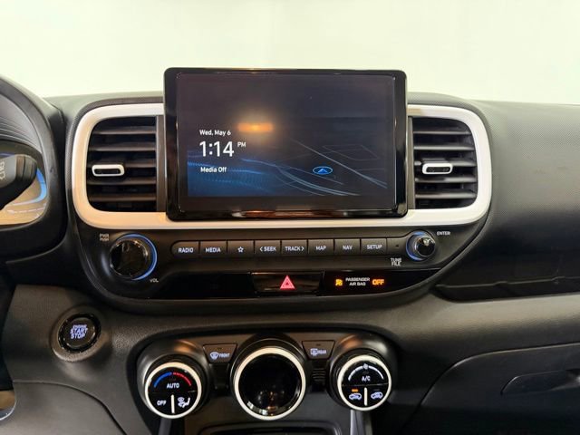 Used 2023 Hyundai Venue Limited FWD image 25