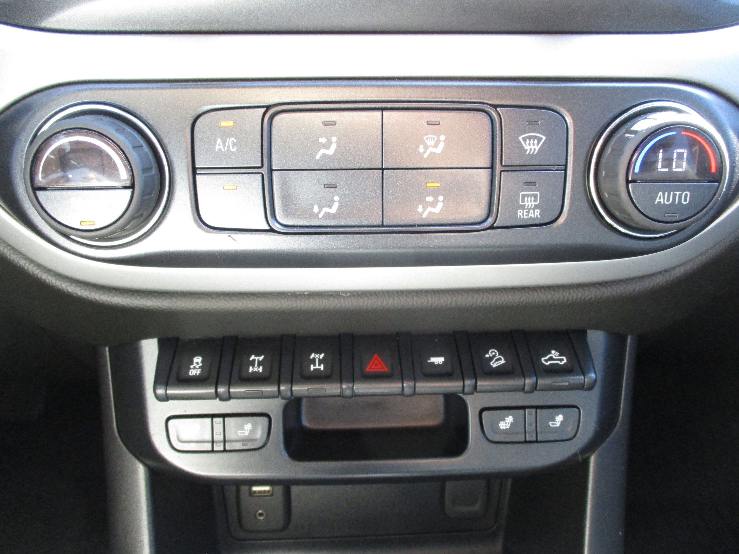 Used 2018 Chevrolet Colorado ZR2 AWD/4WD image 24