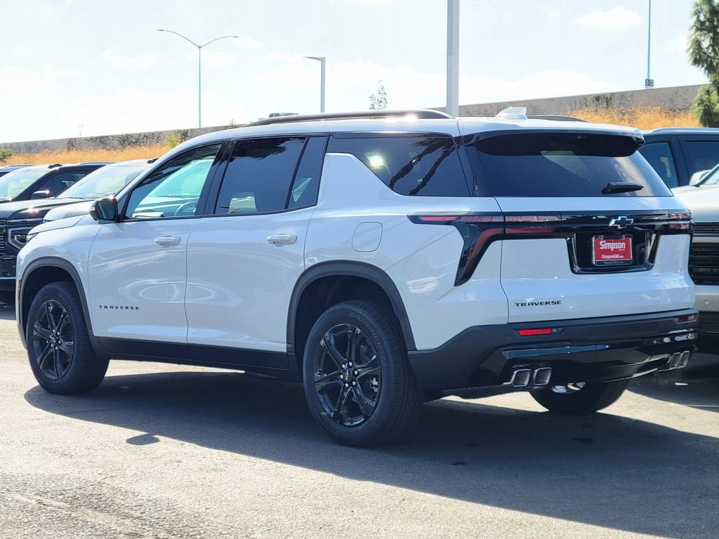 New 2027 Chevrolet Traverse LT w/ Midnight/Sport Edition FWD image 2