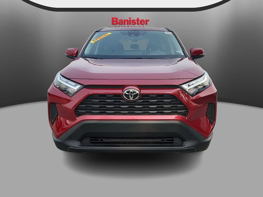 Used 2025 Toyota RAV4 XLE AWD/4WD image 2