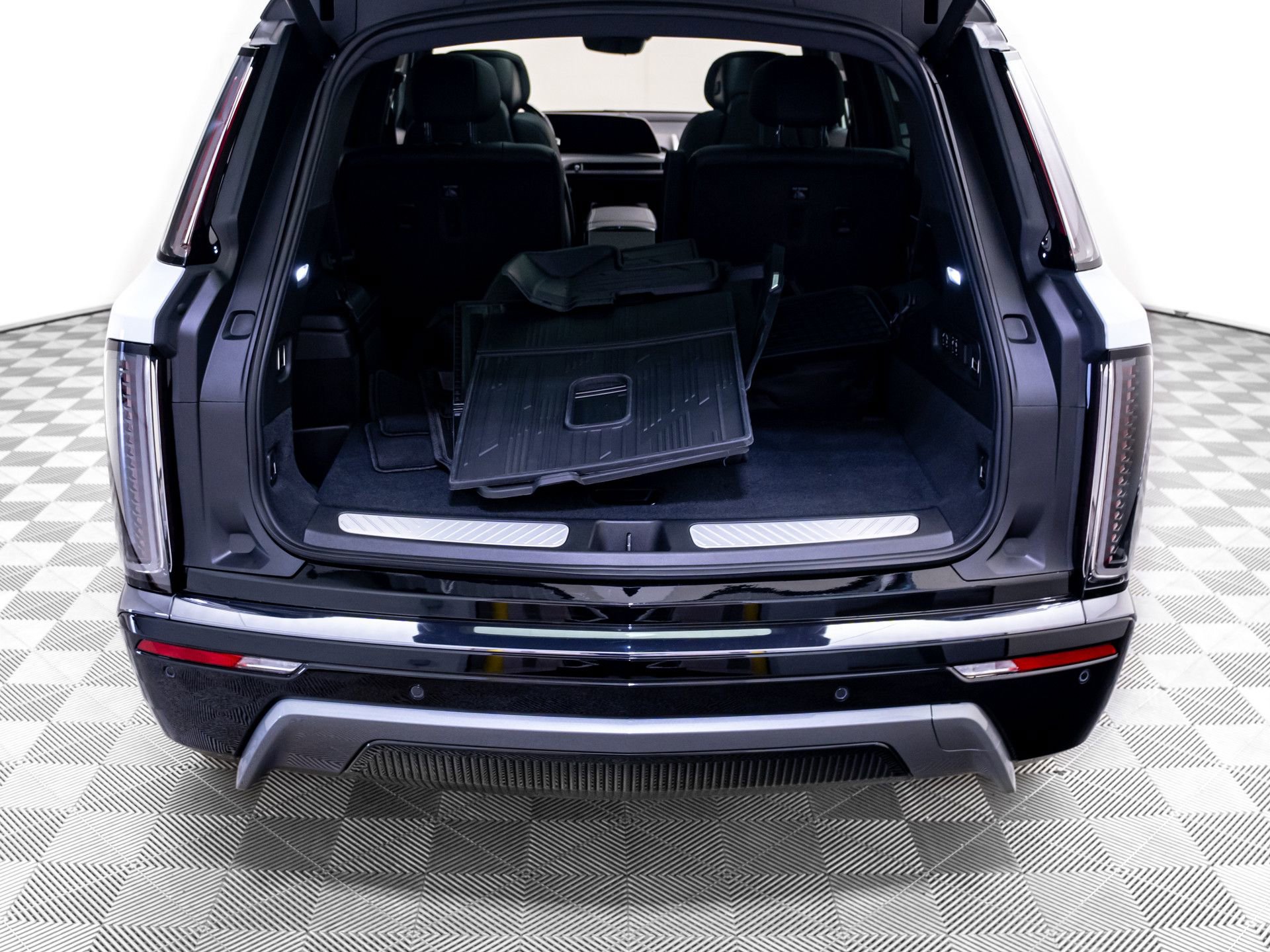 New 2026 Cadillac Vistiq Sport w/ LPO, Floor Liner Package AWD/4WD image 34