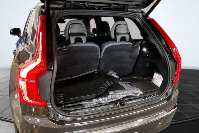 Certified 2024 Volvo XC90 T8 Ultimate w/ Protection Package Premier AWD/4WD image 6