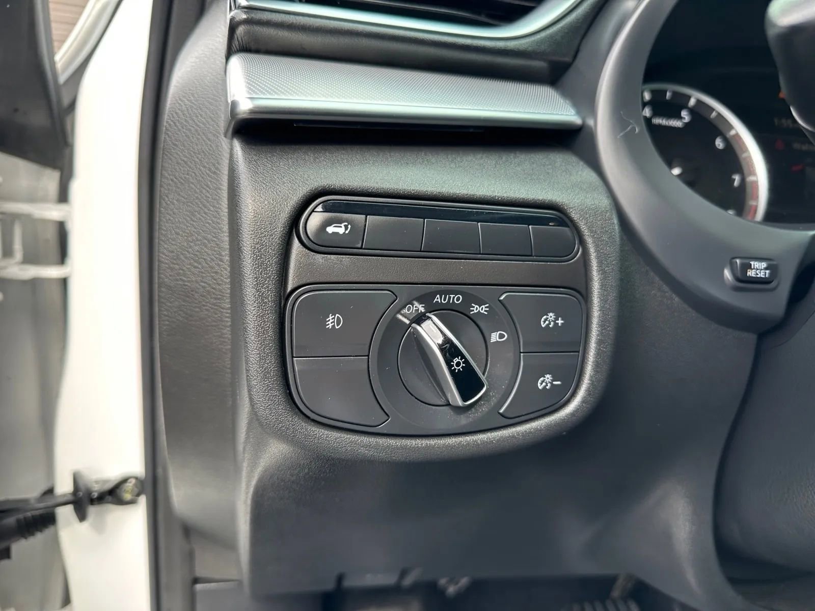 Used 2019 INFINITI QX50 Luxe w/ Navigation Package image 21