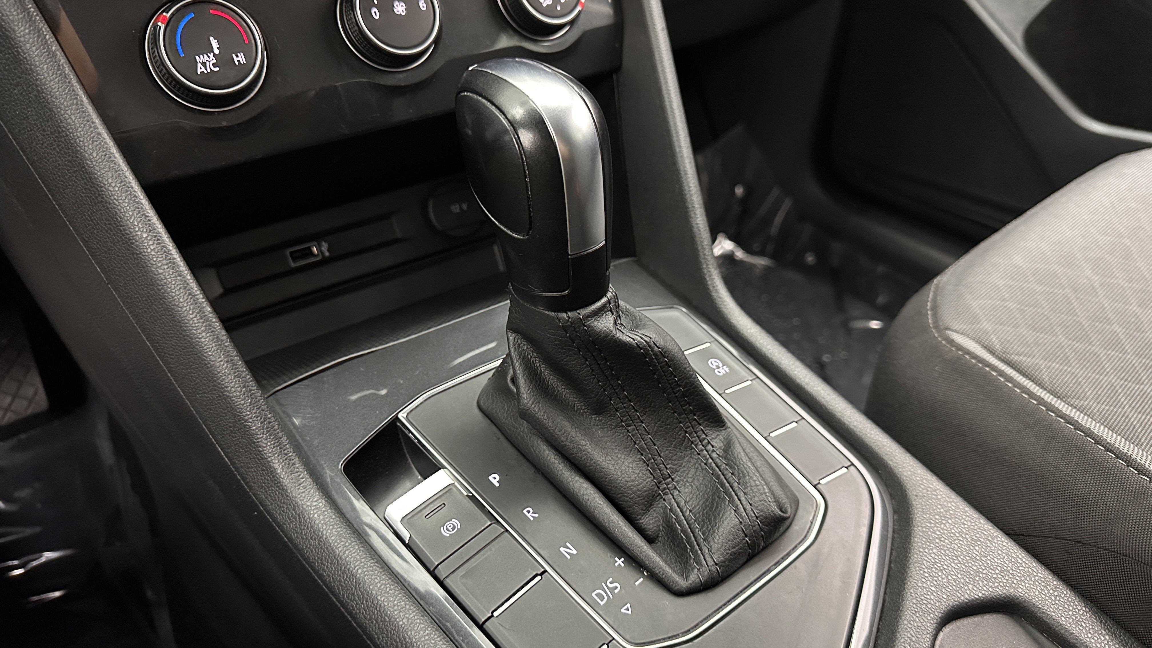 Used 2019 Volkswagen Tiguan S FWD image 14