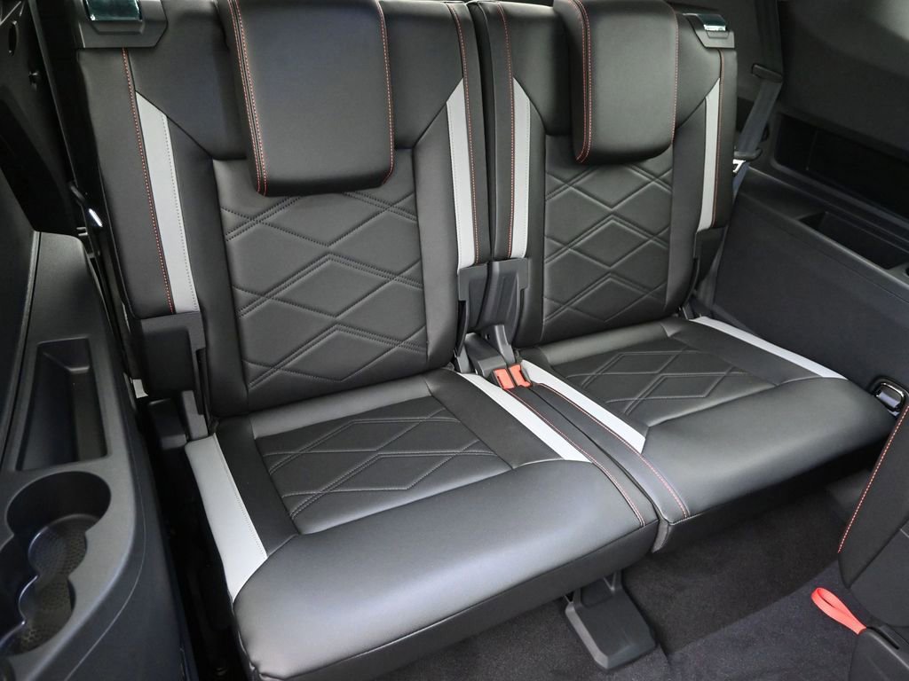 Used 2024 Volkswagen Atlas Peak Edition SE image 9