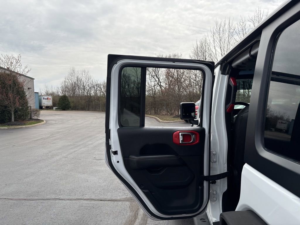 Used 2018 Jeep Wrangler Unlimited Sahara image 35