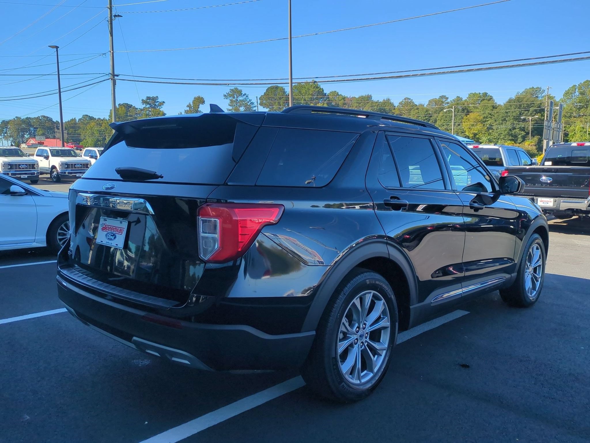 Used 2023 Ford Explorer XLT w/ Equipment Group 202A RWD image 5