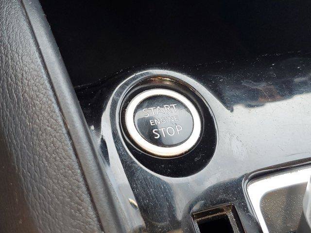 Used 2020 Nissan Versa SR w/ Convenience Package FWD image 28