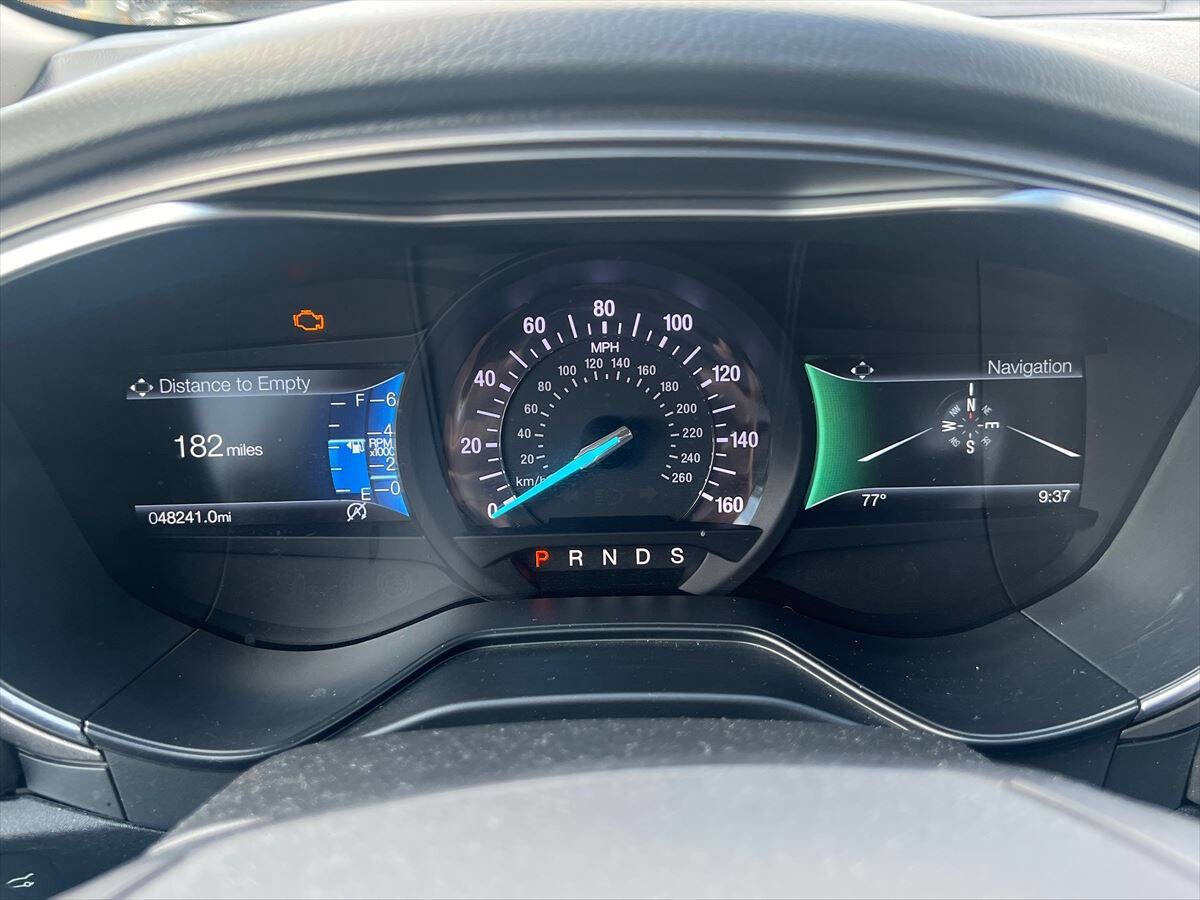 Used 2019 Ford Fusion SE image 12