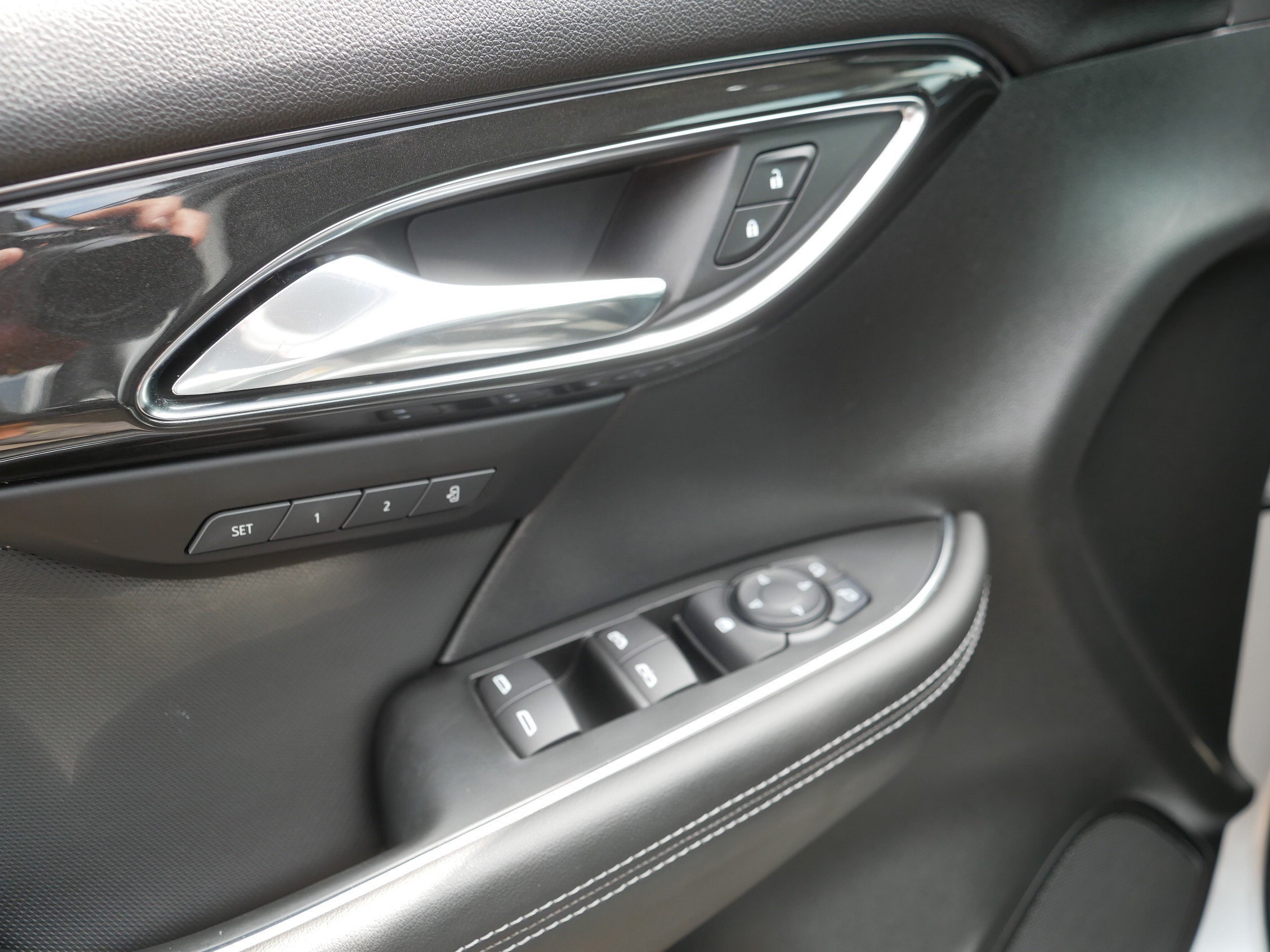 Used 2025 Buick Envision Preferred AWD/4WD image 19