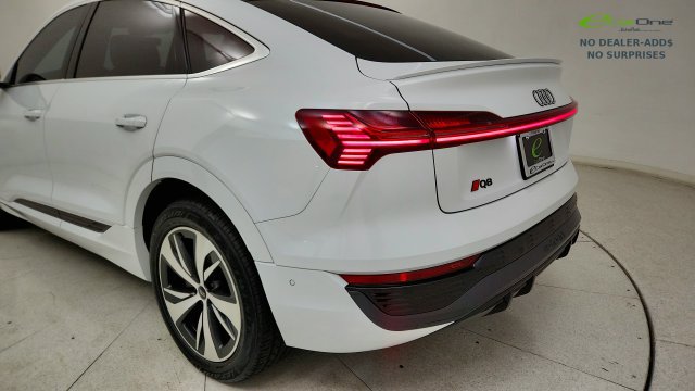 Used 2024 Audi Q8 e-tron Premium Plus w/ Premium Plus Package AWD/4WD image 26